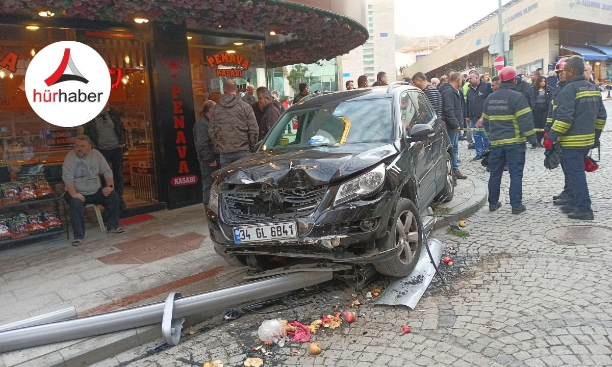 Aydınlatma direği yayaların üzerine düştü 6 yaralı