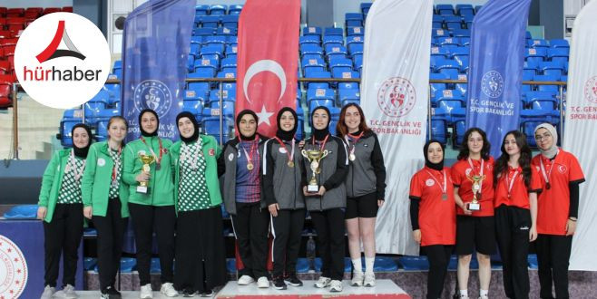 Erkeklerde Sakarya, kızlarda Düzce şampiyon oldu