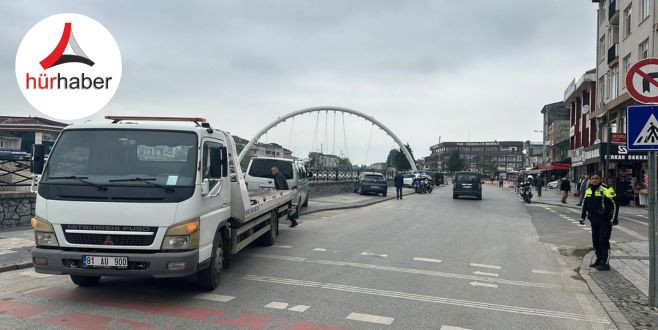 Kaldırımı işgal eden araçlar çekildi